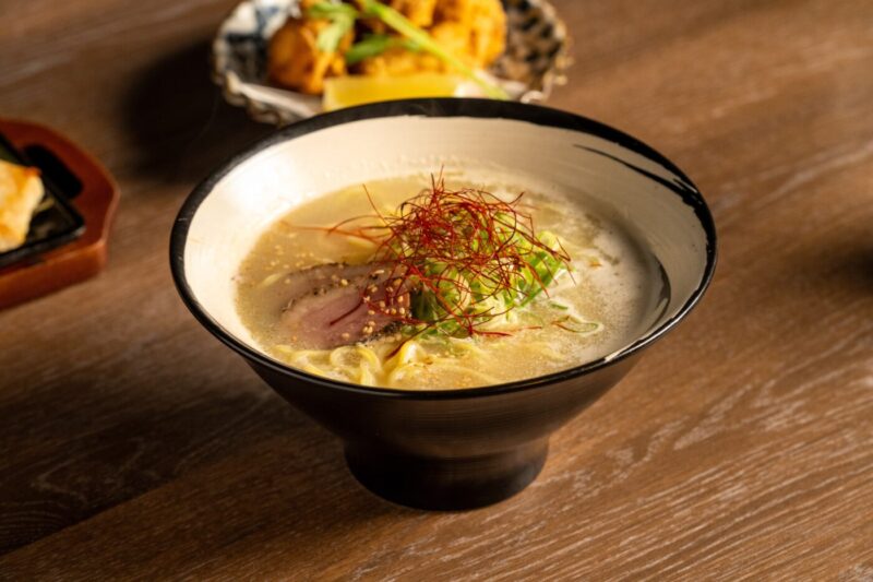 炭火が育てる
旨みと香りの“本気焼鳥”